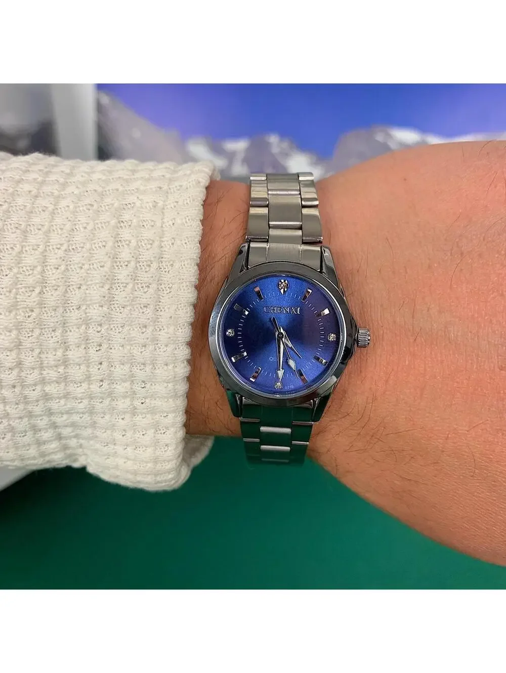 Y2k style Silver Classy Quartz Round Blue Stainless Steel Watch. Stainless steel